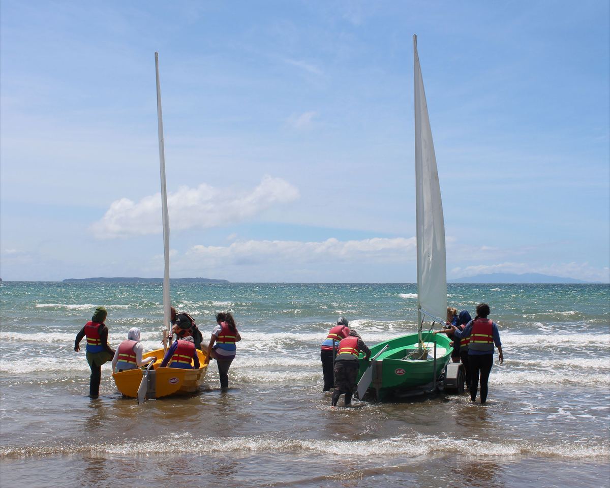 Launching sailing boats at the beach